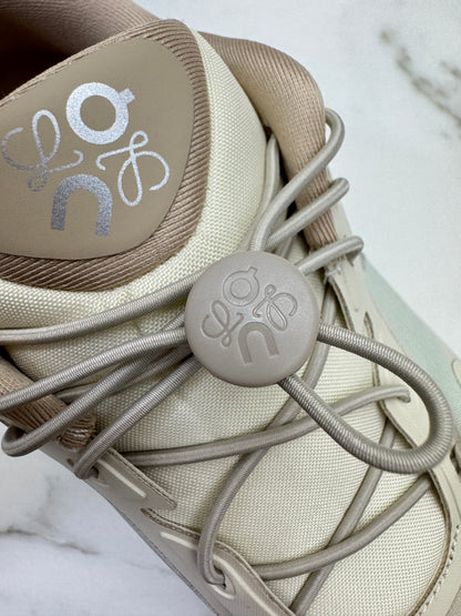 LOEWE X ON 8.0 淺米拼天藍色