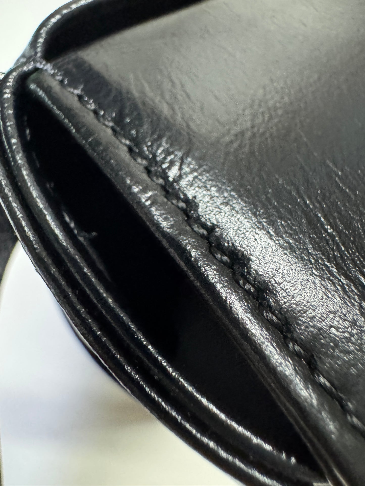 BV 8格油臘皮腰包