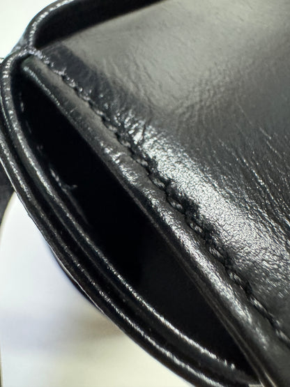 BV 8格油臘皮腰包