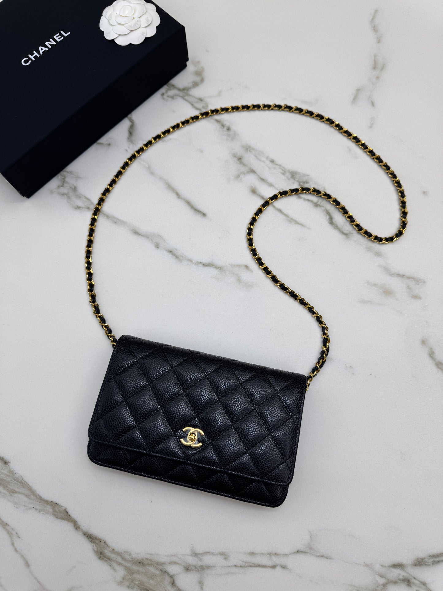 CHANEL Wallet On Chain 黑金牛 新版旋轉扣woc