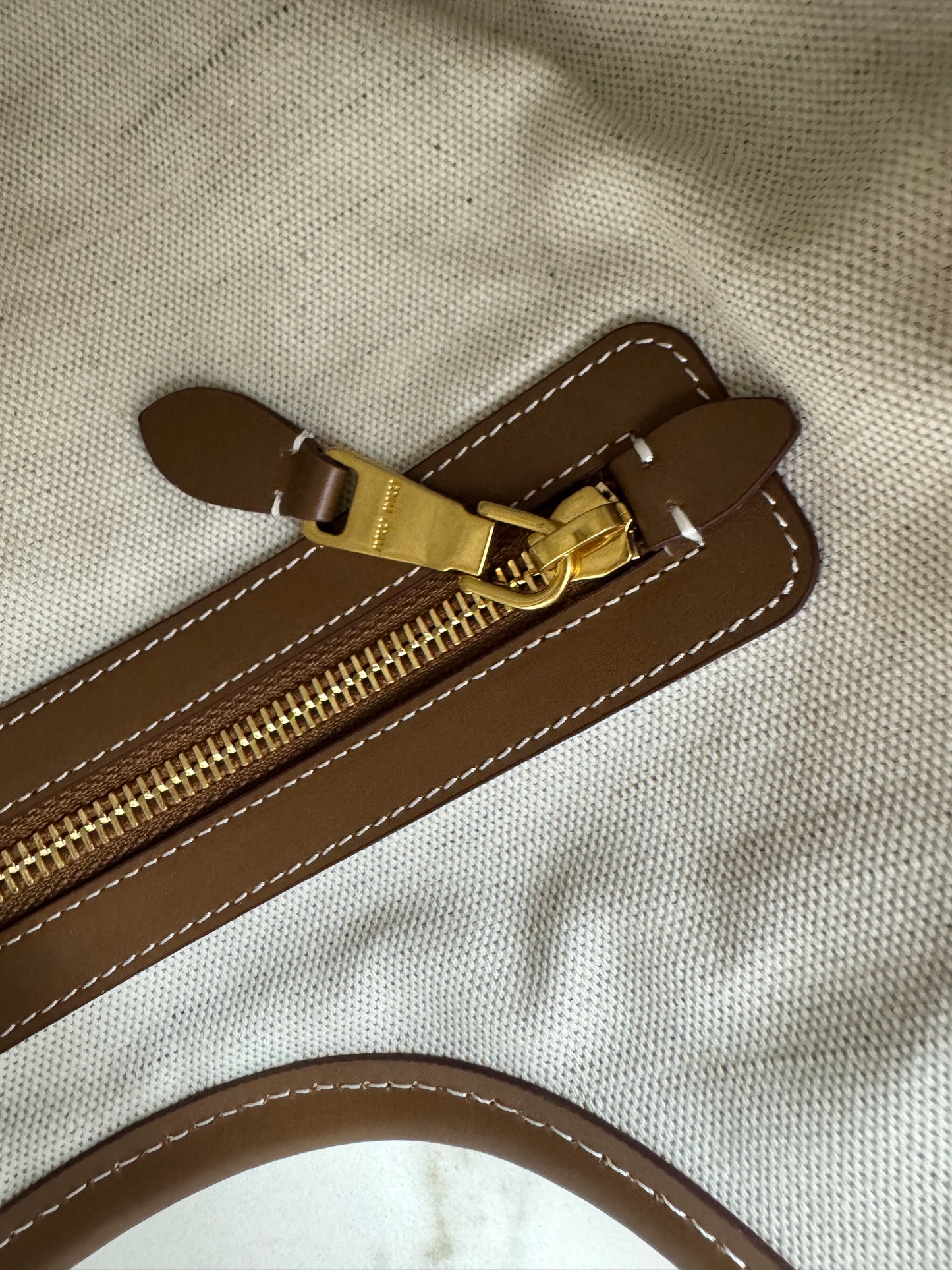 MIU MIU Ivy Tote 帆布 Regular Size