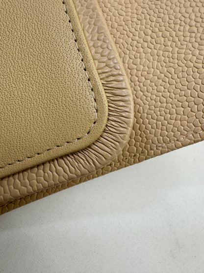 CHANEL CF23 Small 米杏色牛皮金扣 Beige Caviar Calfskin GHW