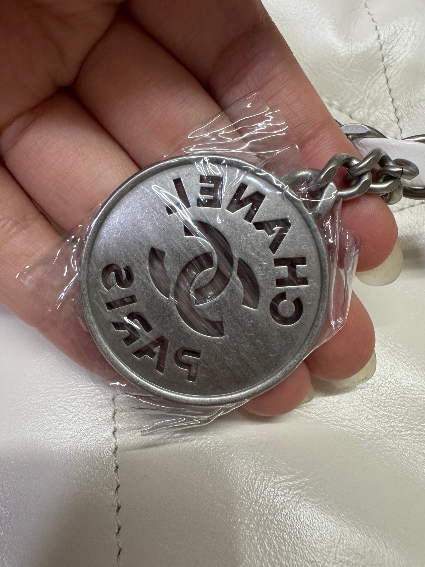 CHANEL 22 Bag Medium 白銀