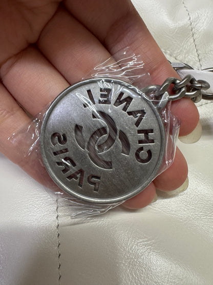 CHANEL 22 Bag Medium 白銀