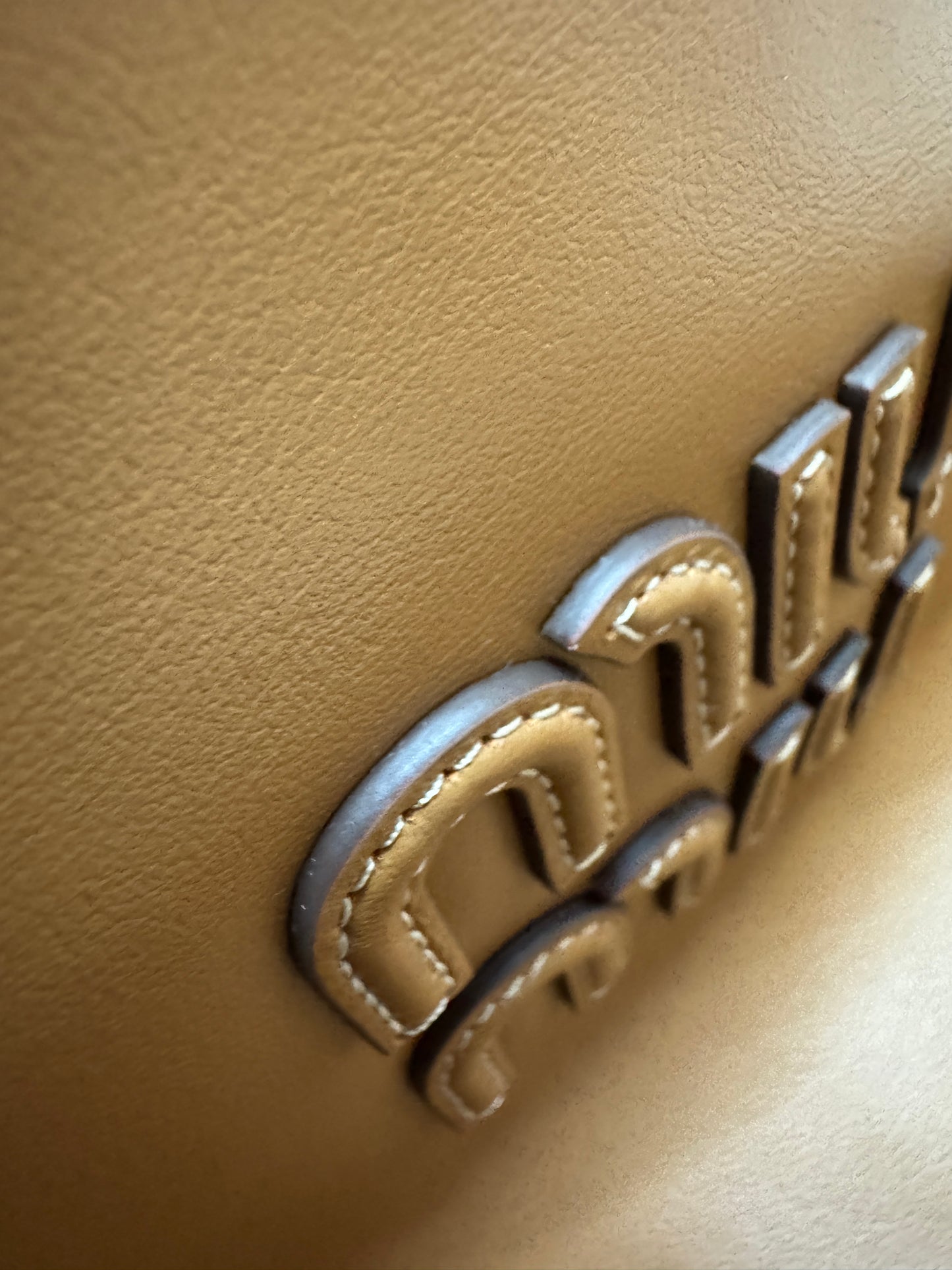 MIU MIU Ivy Tote Regular 淺棕色