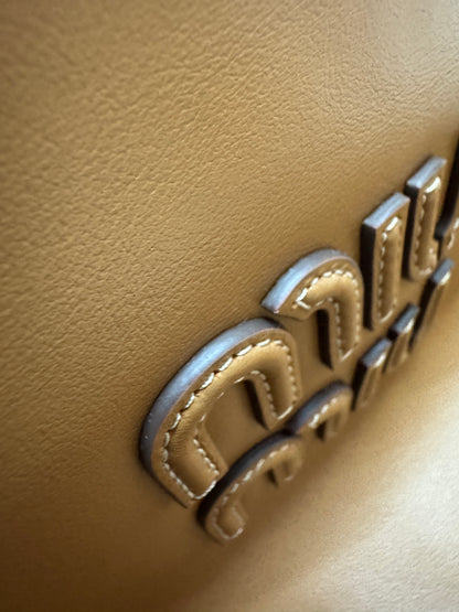 MIU MIU Ivy Tote Regular 淺棕色