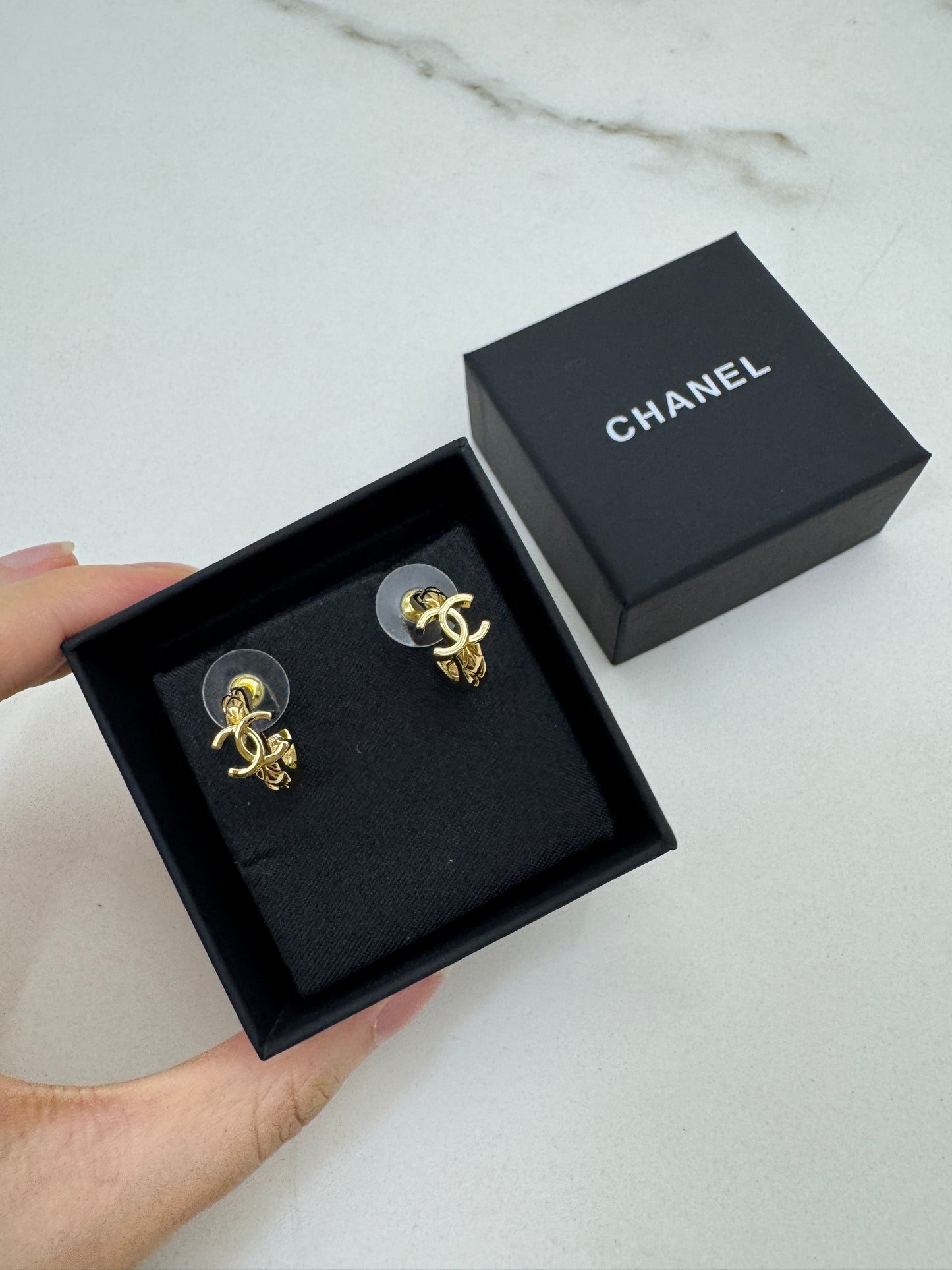 CHANEL 26P 菱格紋圈型耳環