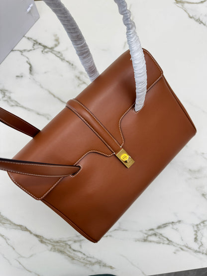 CELINE Soft 16 Medium 棕色