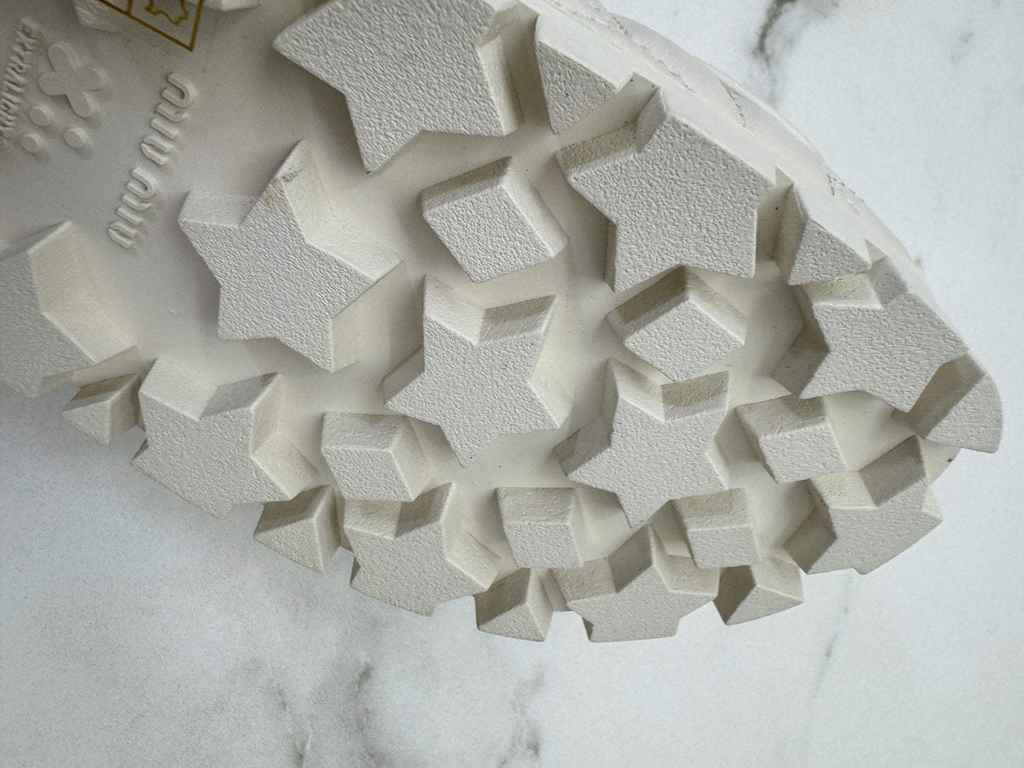 MIU MIU 魔術貼涼鞋 米白色羊皮