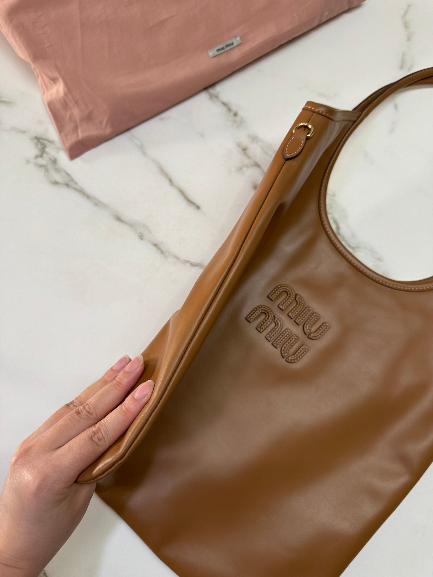 MIU MIU Ivy Tote Regular 淺棕色