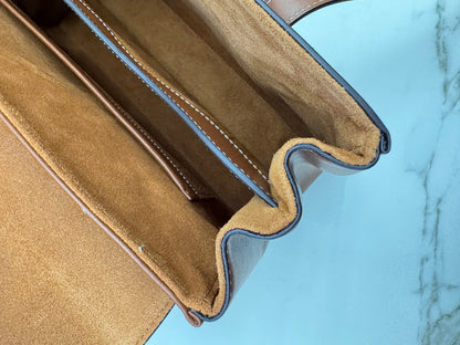 CELINE Soft 16 Medium 棕色