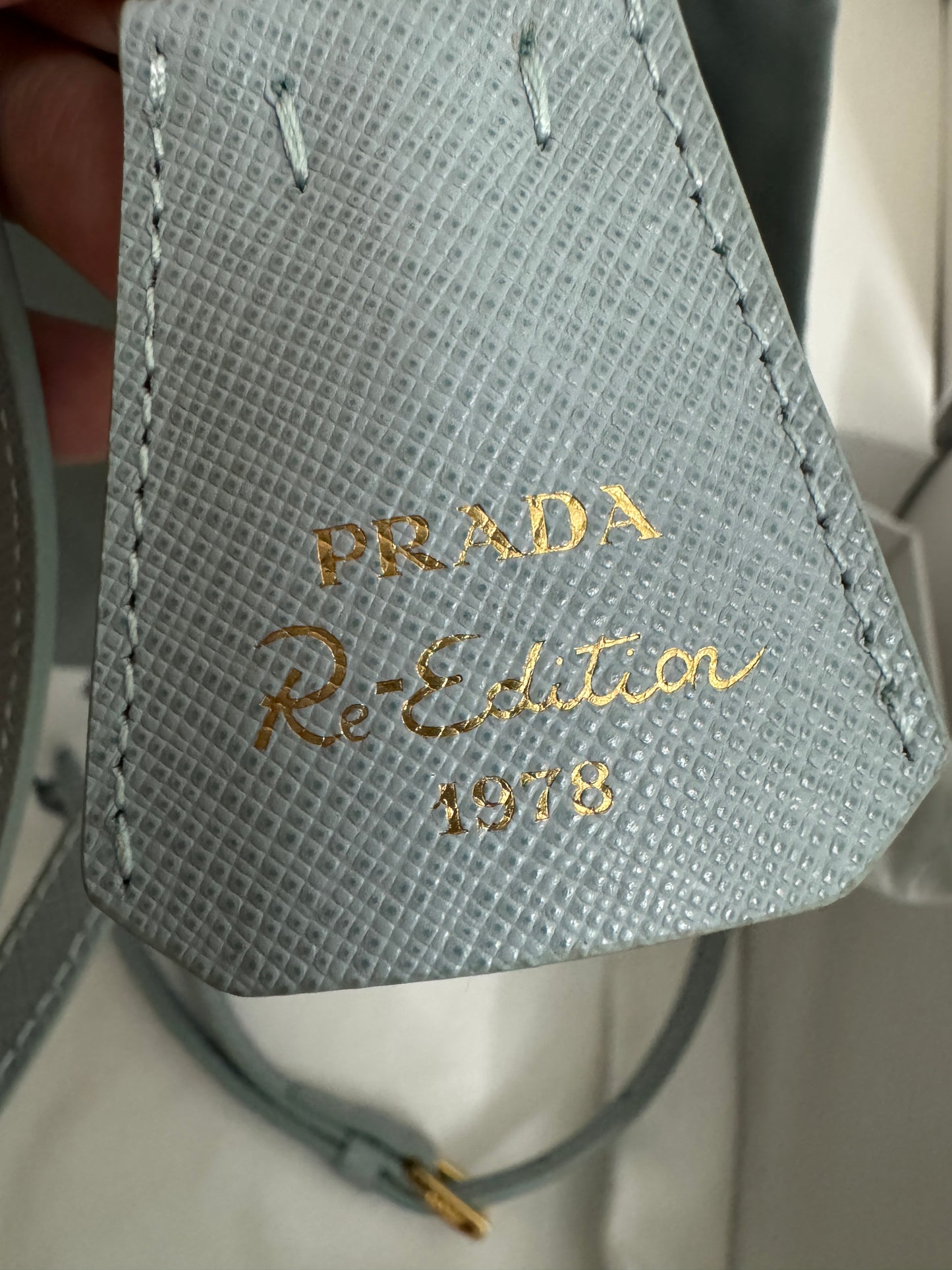 PRADA Re-Nylon 拼皮手柄小水桶 粉藍色