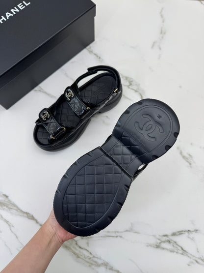CHANEL 25B 超輕厚底沙灘鞋