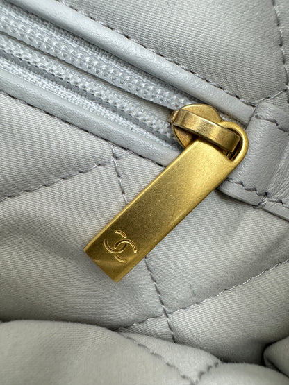 CHANEL 22Bag Small 25S淺灰色