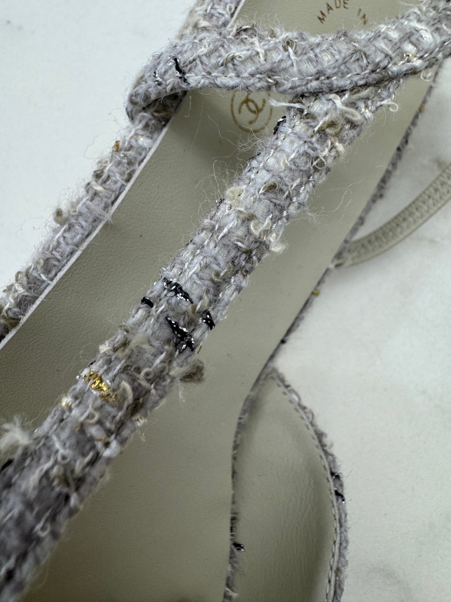CHANEL 25B 灰白色金絲線Tweed Slingback
