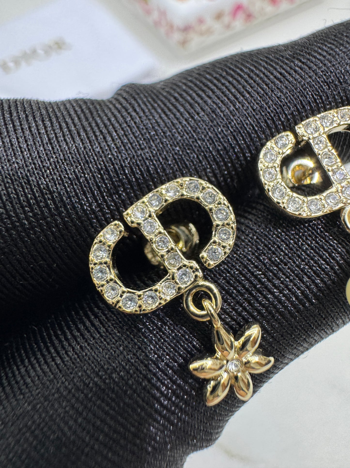 Dior Petit CD Daisy 耳環