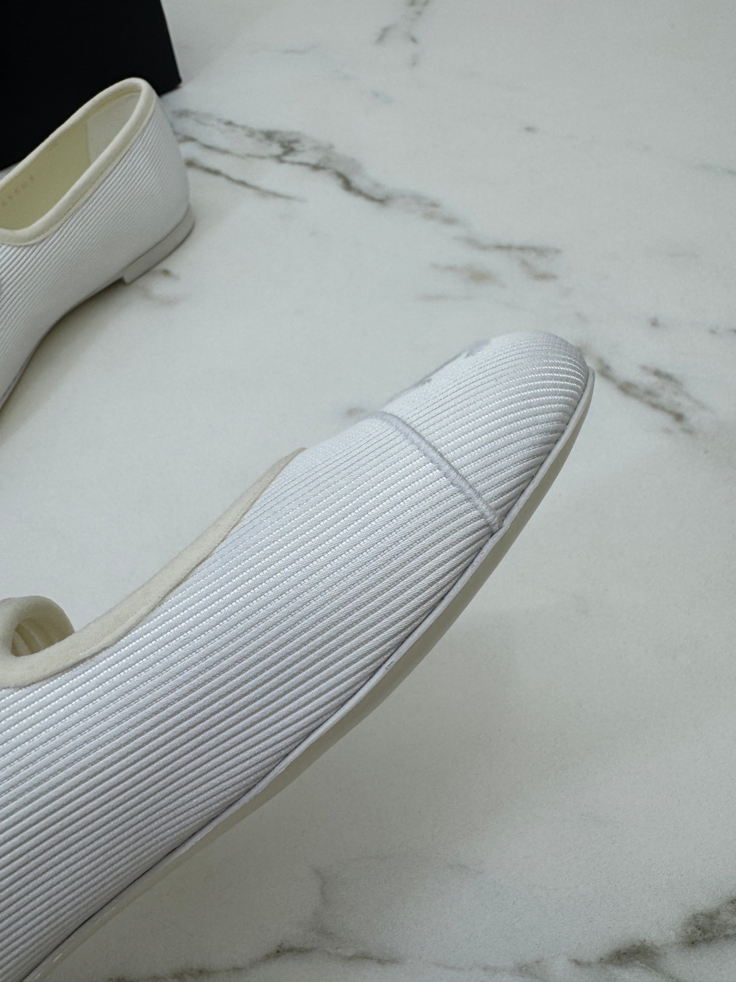 CHANEL 24S Mary Jane 芭蕾舞鞋 白色娟布