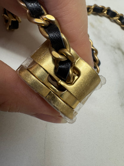 CHANEL woc 24A 琺瑯調節扣 羊皮 黑