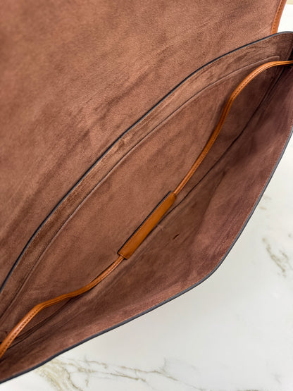 CELINE Soft Triomphe Half Moon 焦糖棕