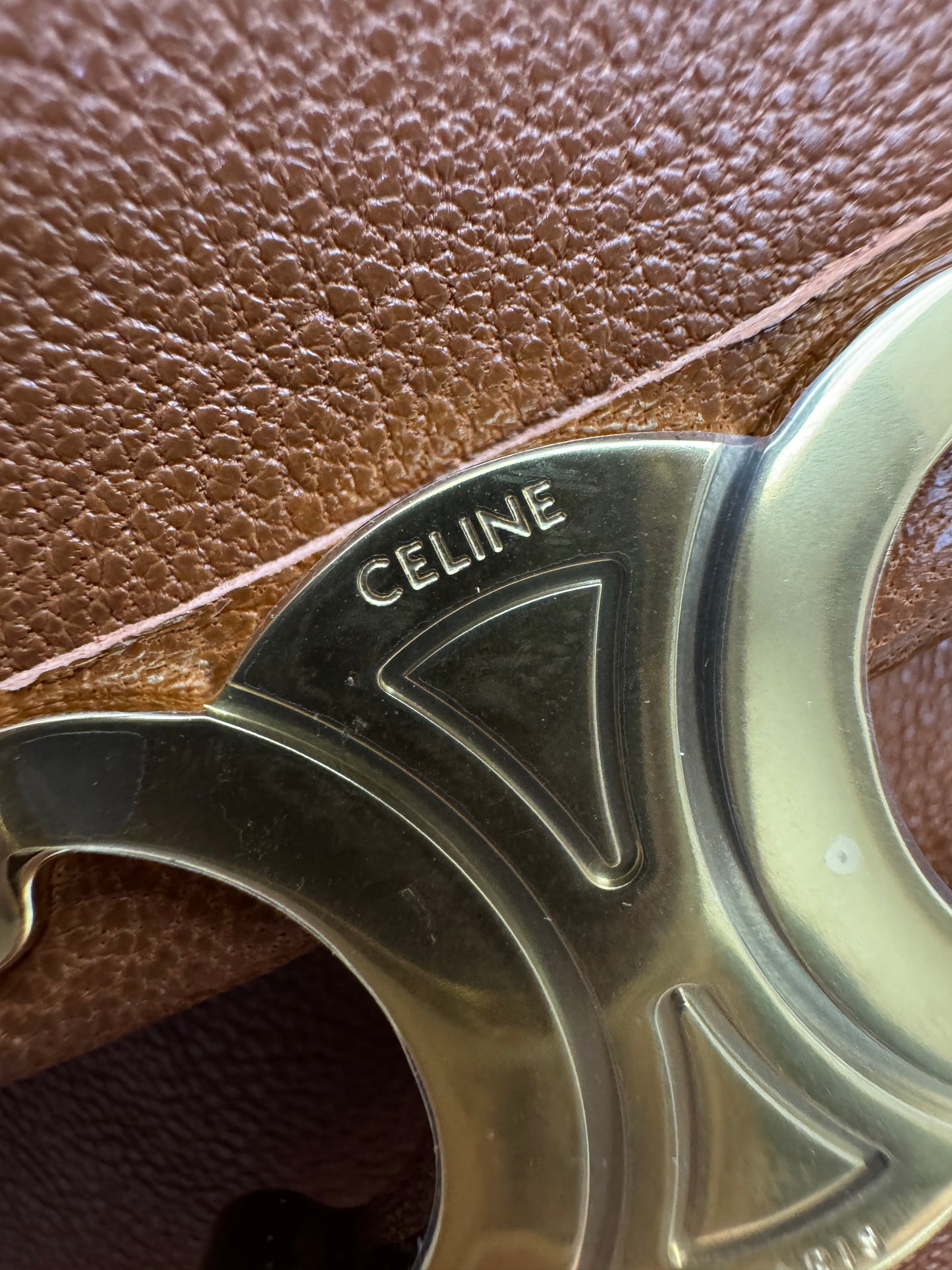 CELINE Soft Triomphe Half Moon 焦糖棕