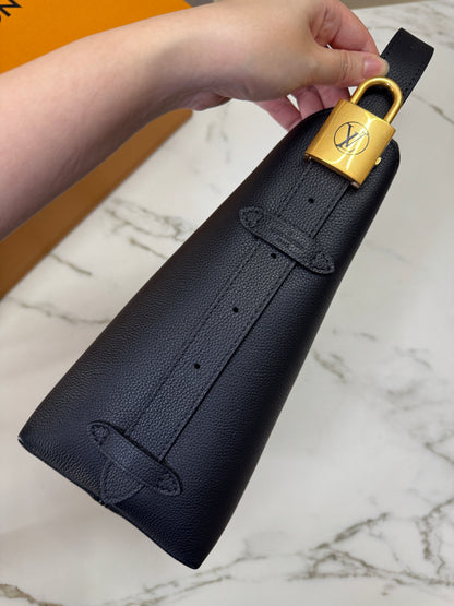 LV Low Key Hobo PM 黑色
