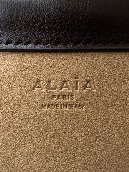 ALAIA Le Click East West Medium 深棕色