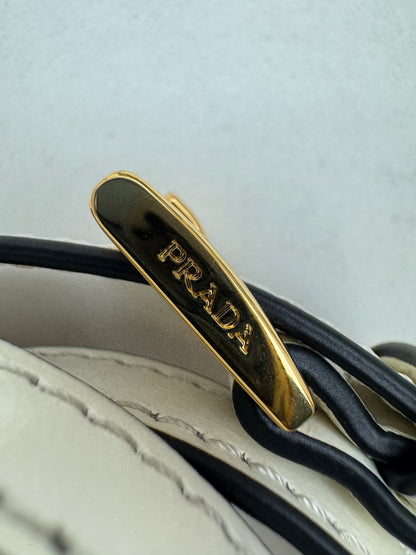 PRADA Bonnie Hobo 白色油蠟皮
