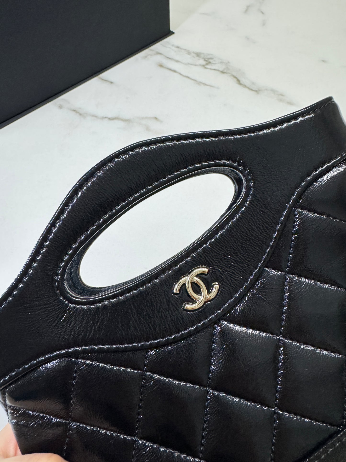 CHANEL 31Bag Nano 黑色油臘羊皮