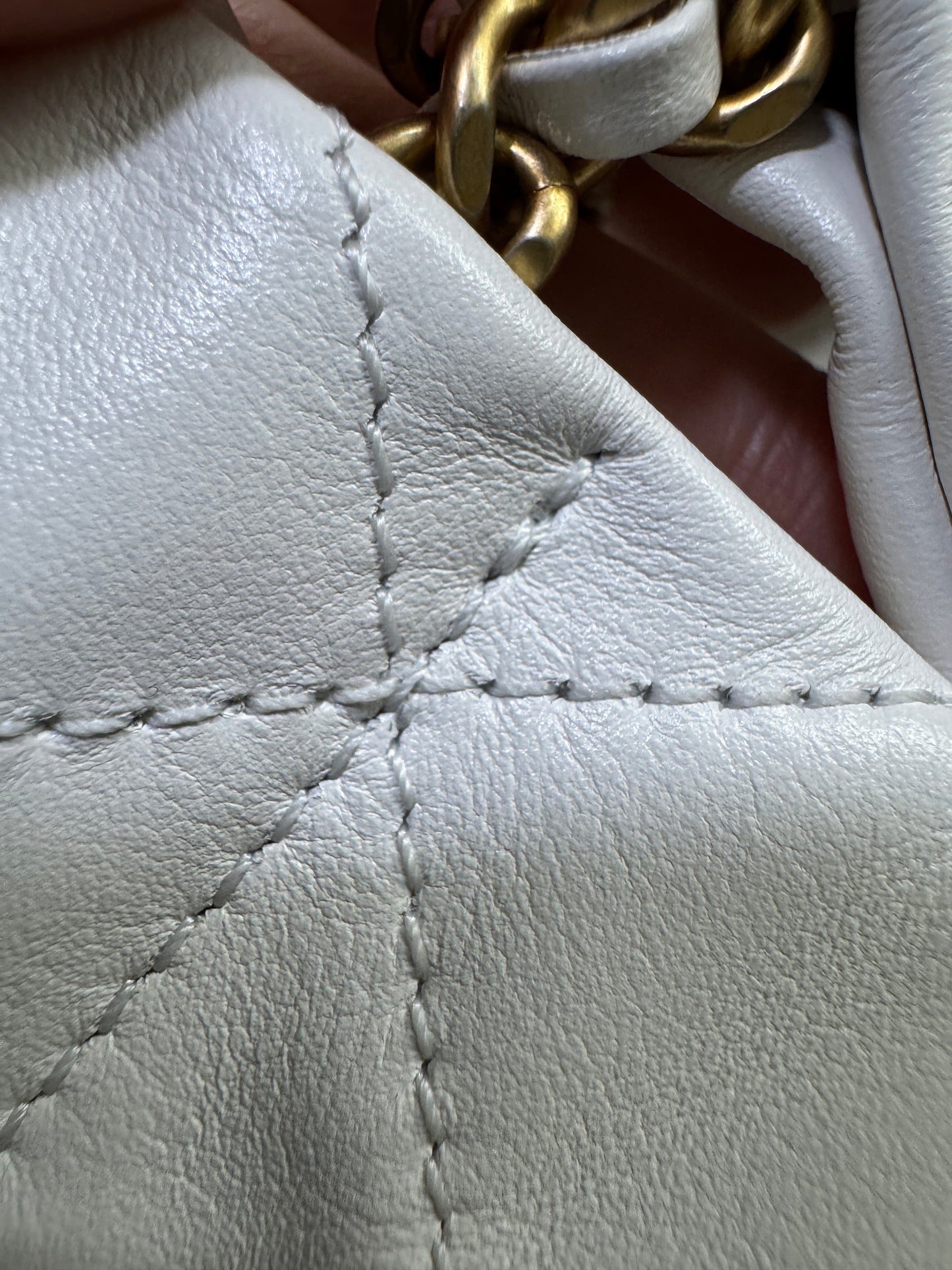 CHANEL Mini 22 Bag 白金