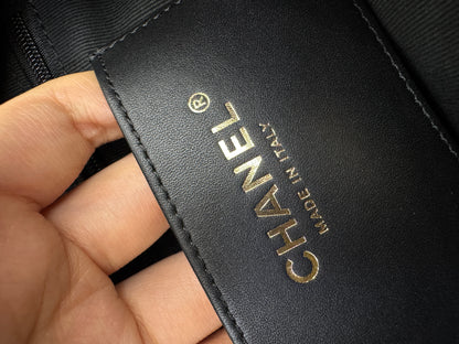 CHANEL 25C 多口袋Hobo 黑色
