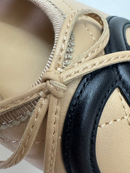 CHANEL Cambon Ballet Flats 杏拼黑 Beige