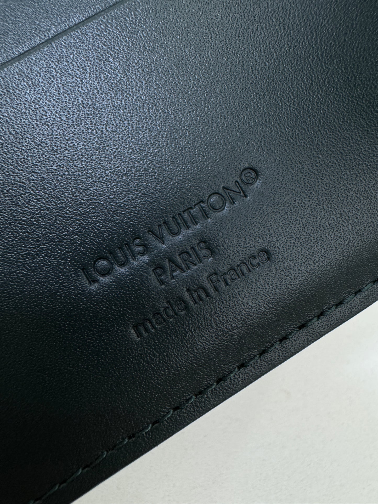 LV M27150 兩摺錢包 深綠色壓花