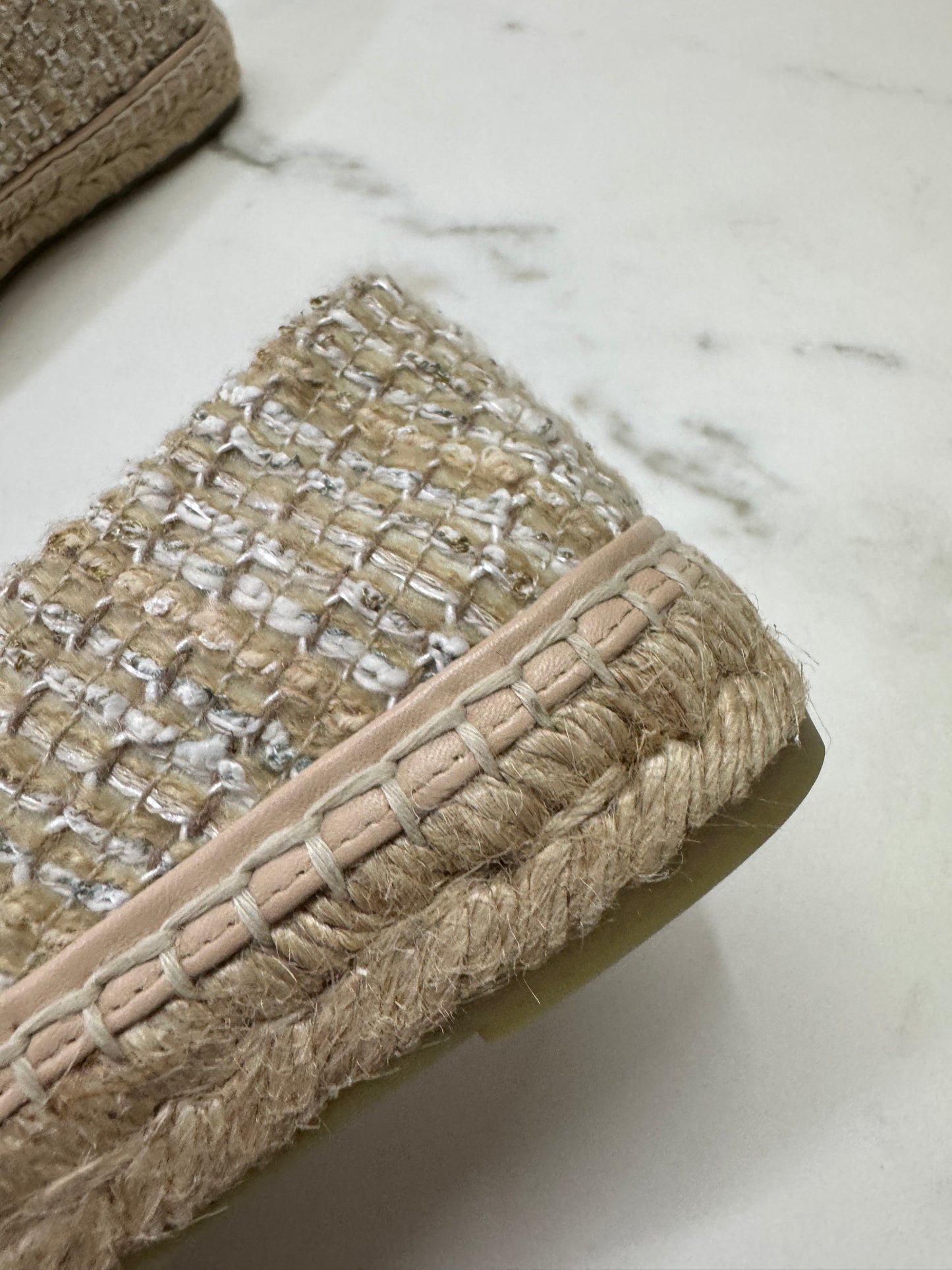 CHANEL 淺杏色軟呢漁夫鞋