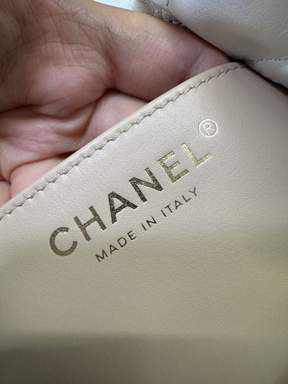 CHANEL Mini 22 Bag 白金