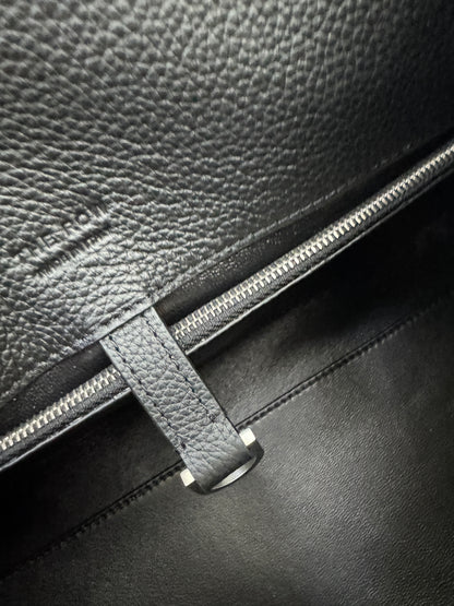 THE ROW Shoulder Marguax 12 黑色荔枝紋 Black Grained Calfskin