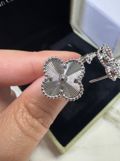 VCA Vintage Alhambra 鐳射白金色耳環