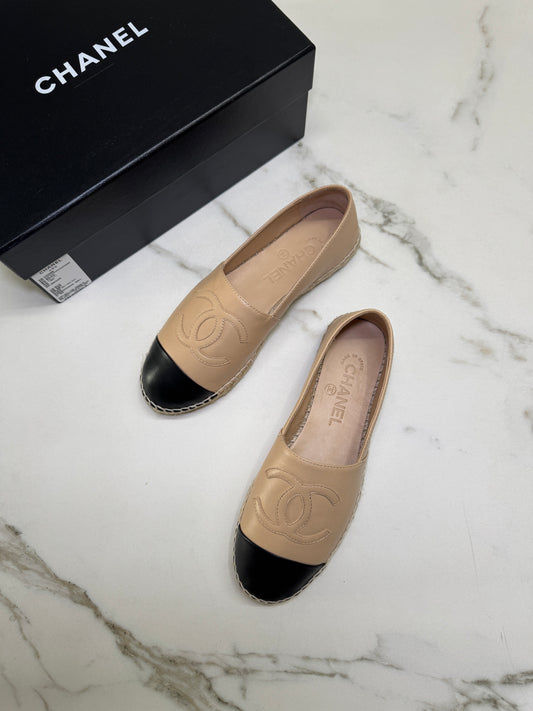 CHANEL 全皮漁夫鞋 杏拼黑