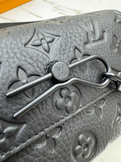 LV Steamer Wearable Wallet - Monogram Taurillon Leather
