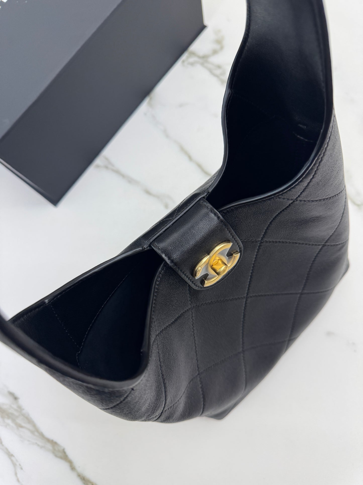 CHANEL 25P Hobo Small