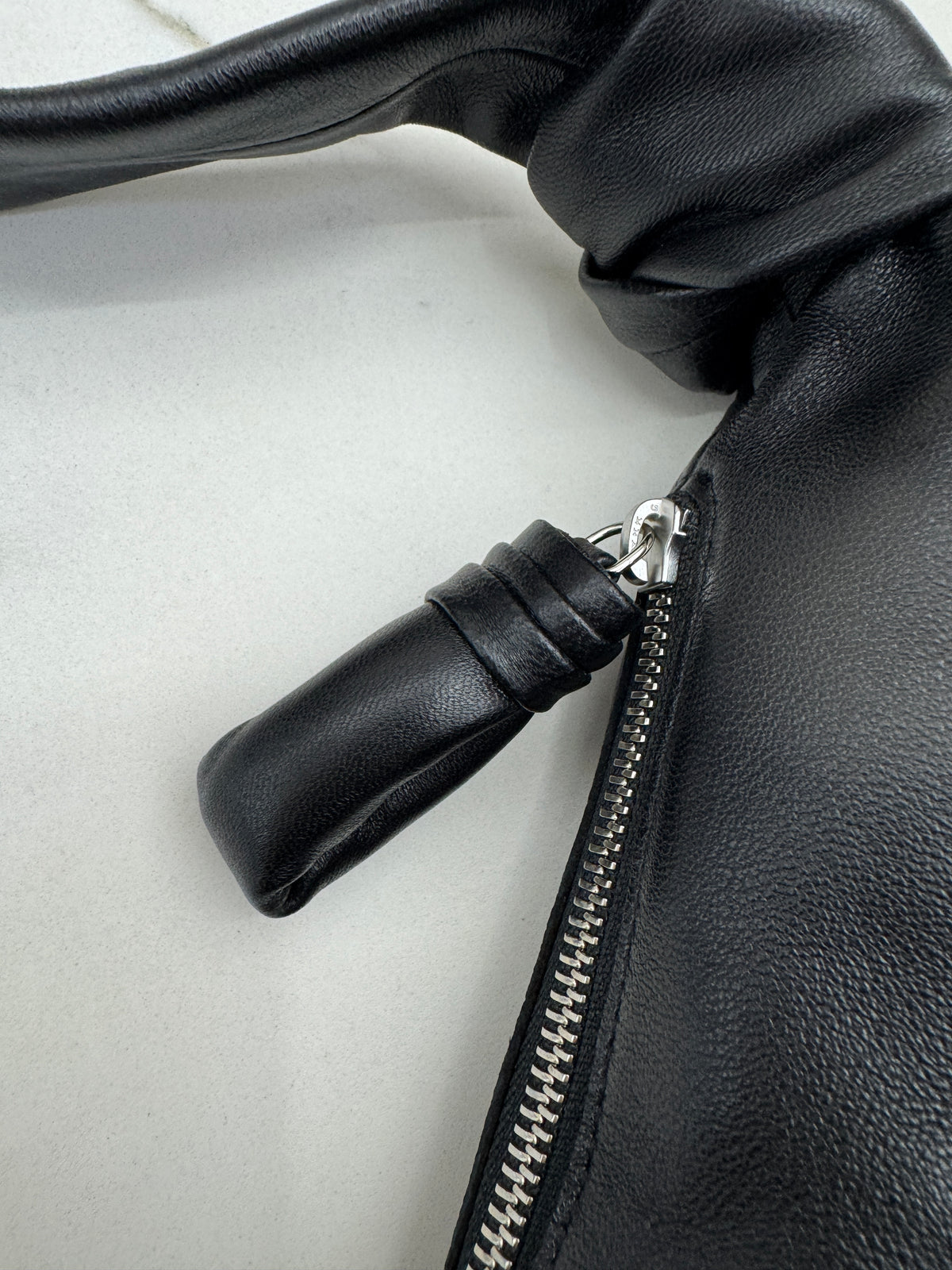 LEMAIRE Croissant Medium 牛角包羊皮 Lambskin