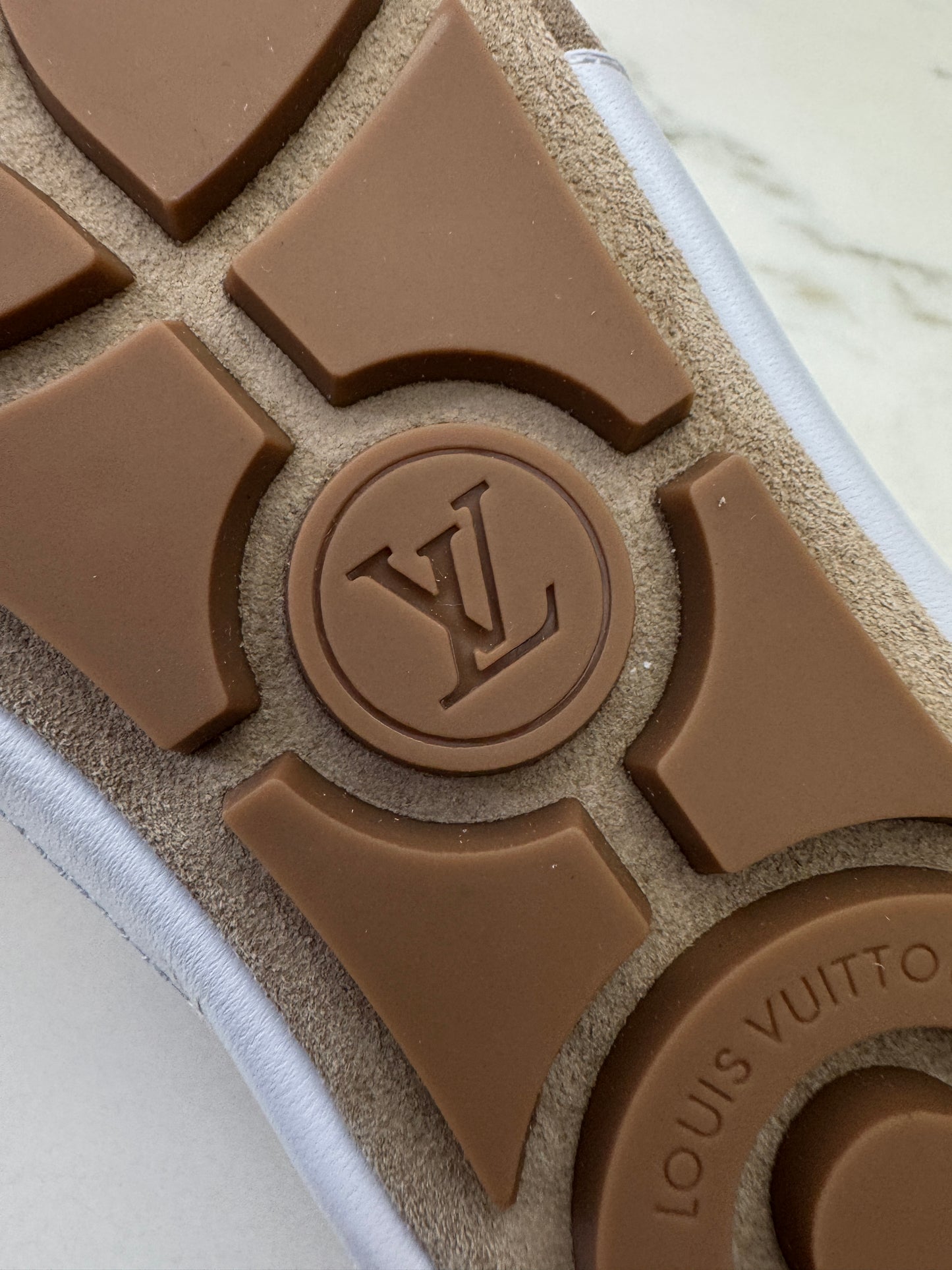 LV Sneakerina 卡其色
