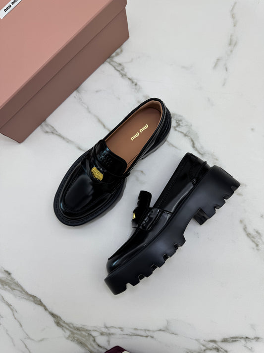 MIU MIU 金幣厚底Loafers 黑色