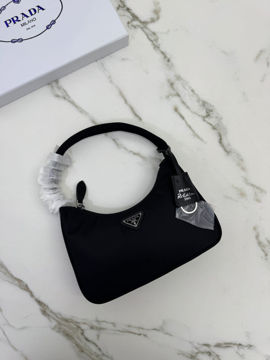 PRADA Re-nylon Hobo 舊版