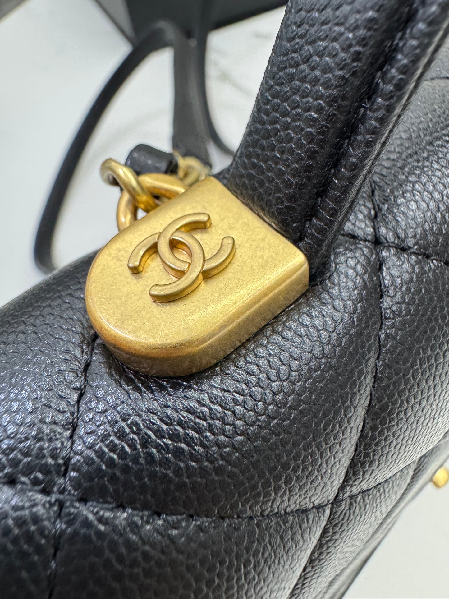 CHANEL 25B 四葉草郵差背包