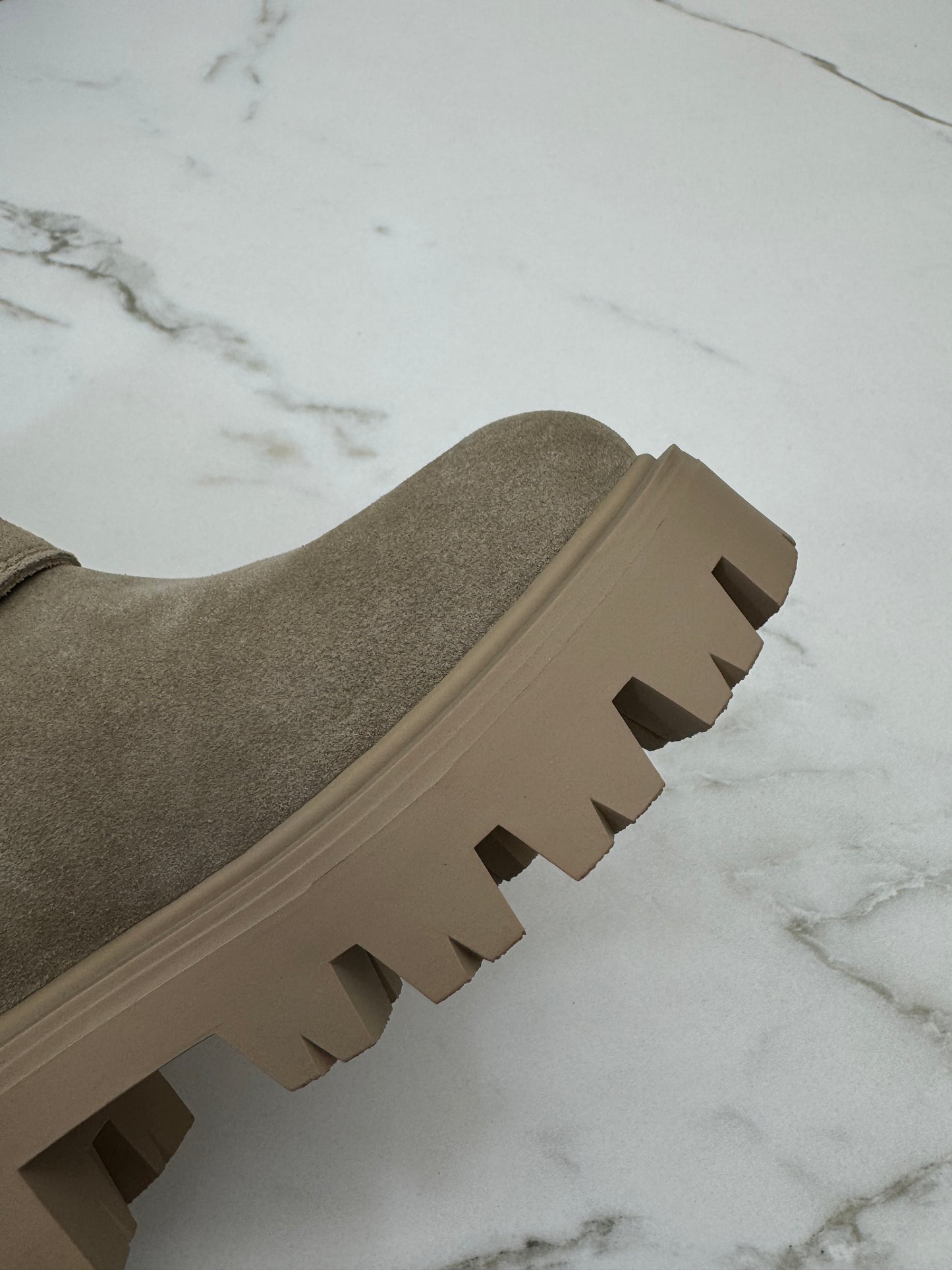 PRADA 卡其色麂皮中筒靴