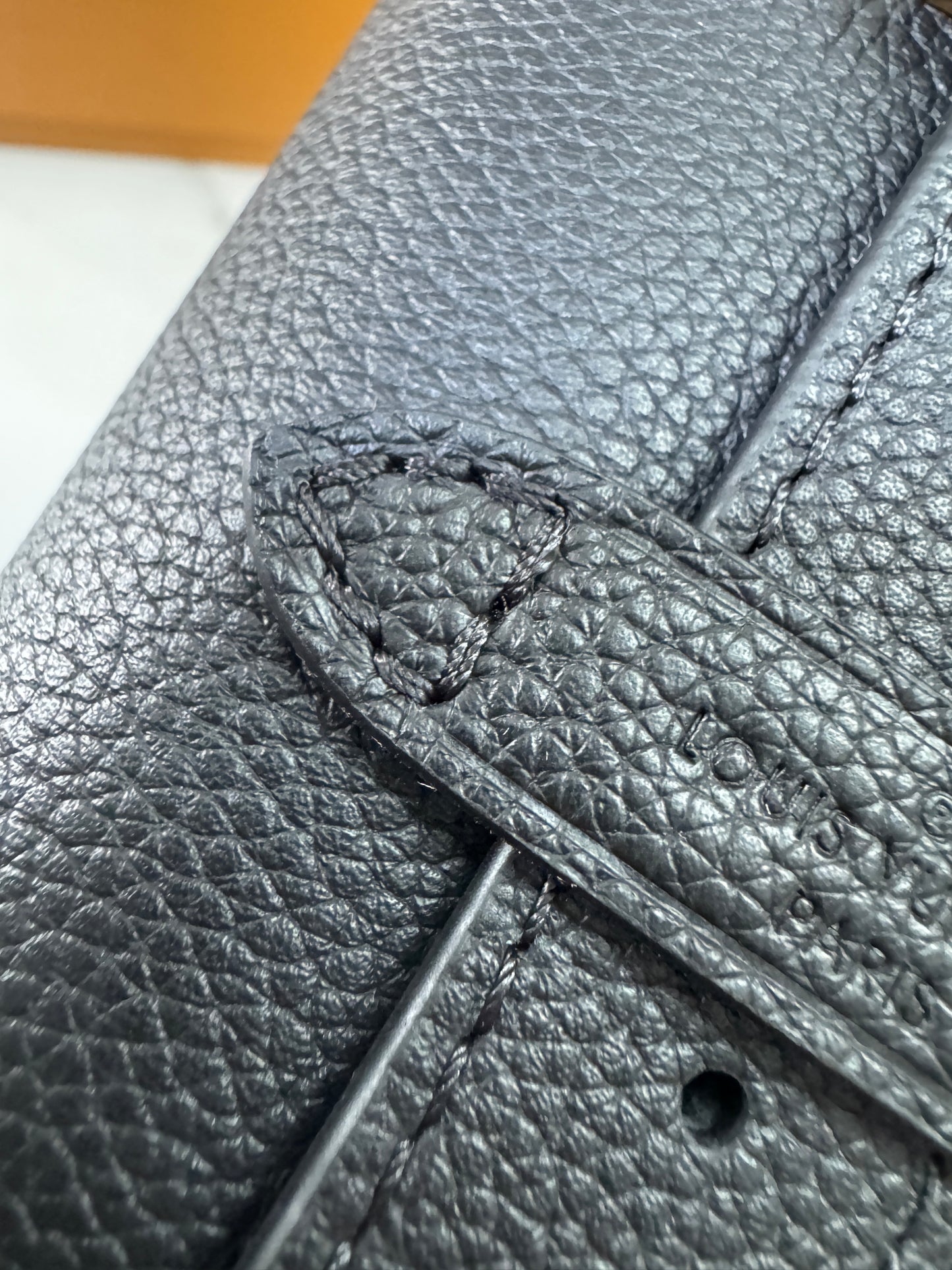 LV Low Key Hobo PM 黑色