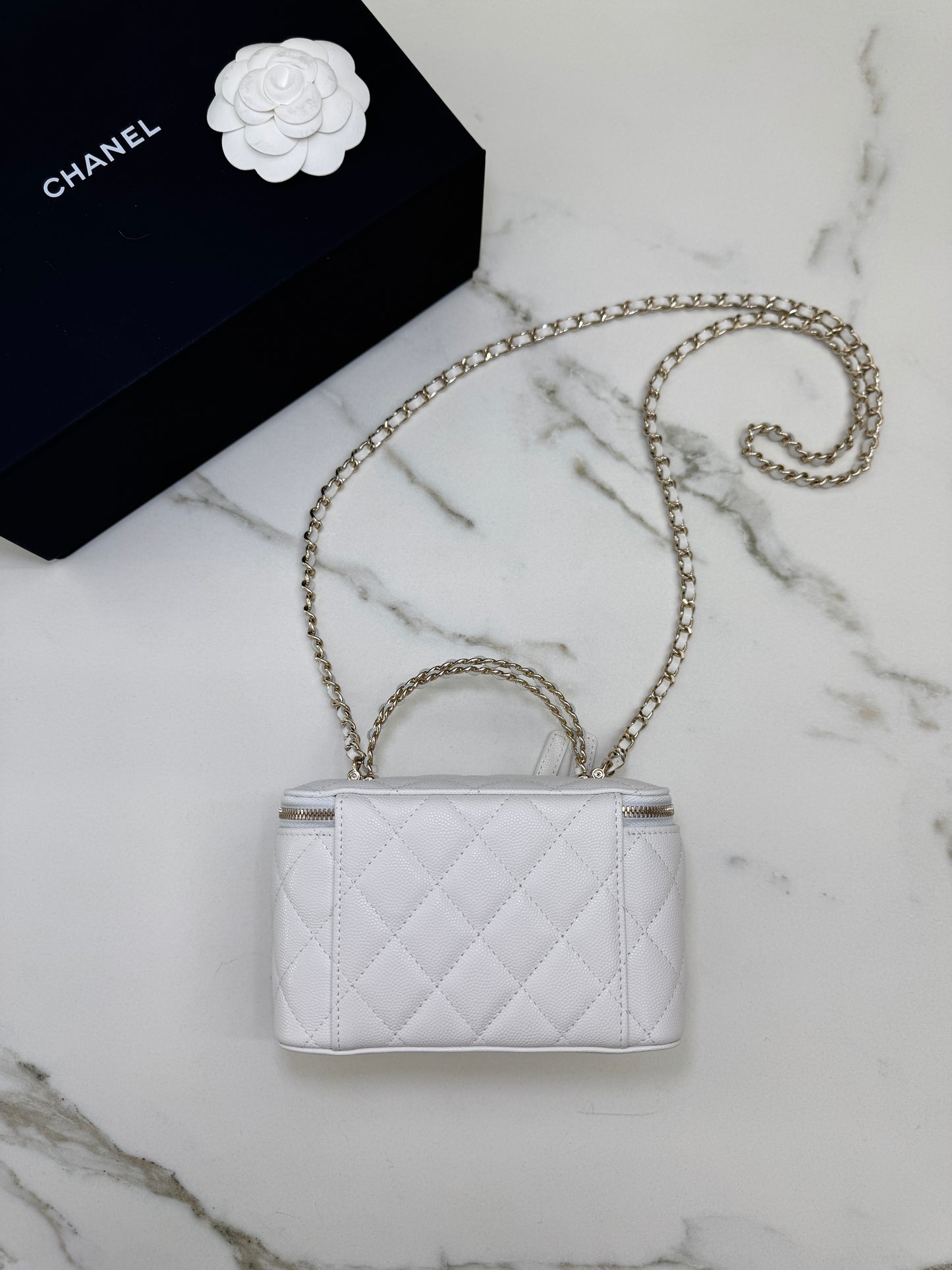 CHANEL 26S 交叉手柄長盒子 白色