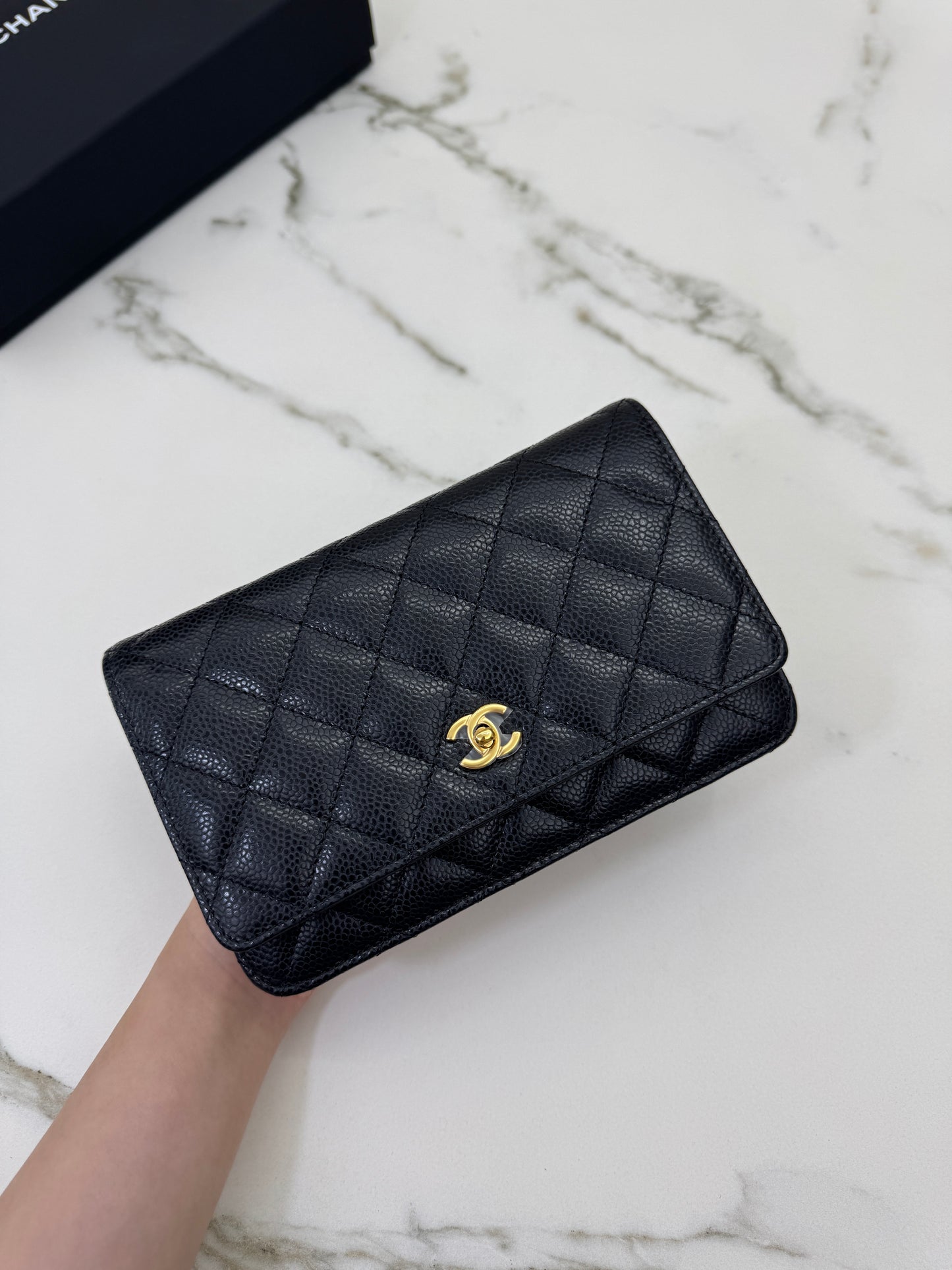 CHANEL Wallet On Chain 黑金牛 新版旋轉扣woc