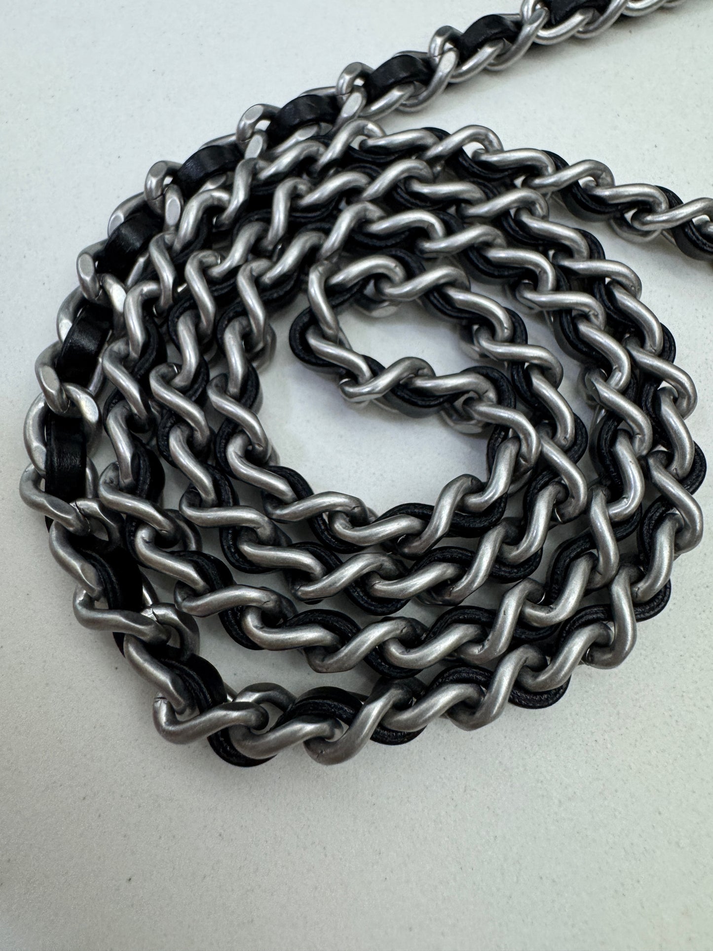 CHANEL Mini 22 Bag 黑銀 【同步最新磁吸扣版】