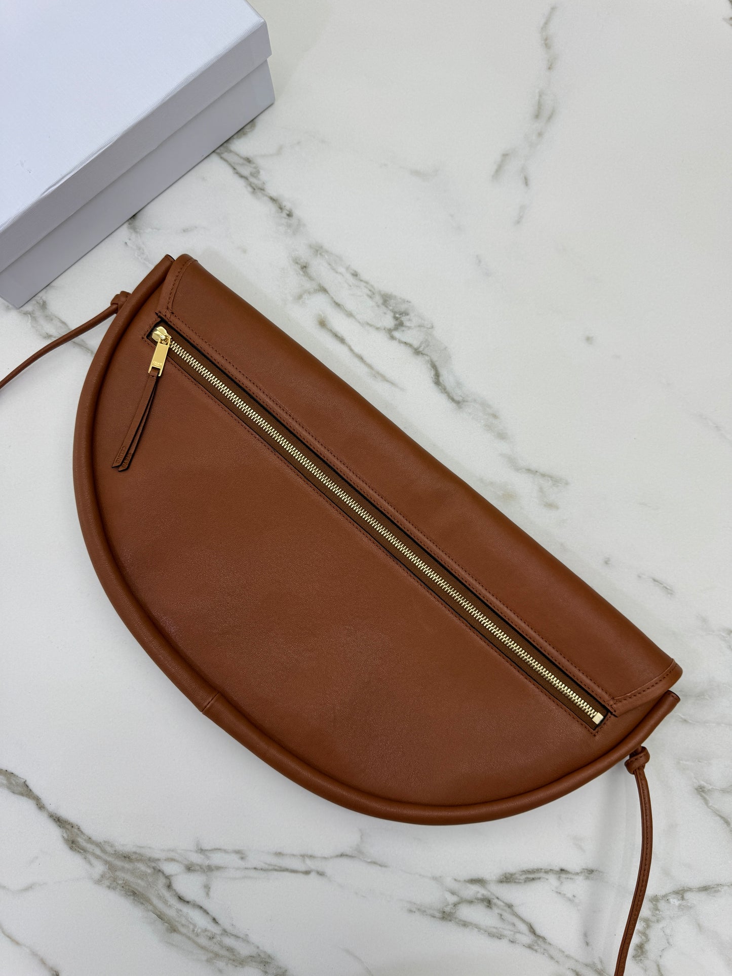 CELINE Soft Triomphe Half Moon 焦糖棕